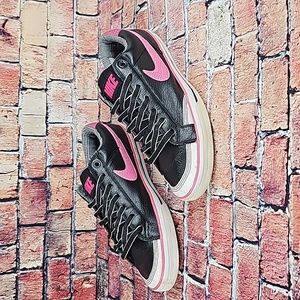 NIKE LEATHER LOWTOP SHOES WOMANS SIZE 10 GUC